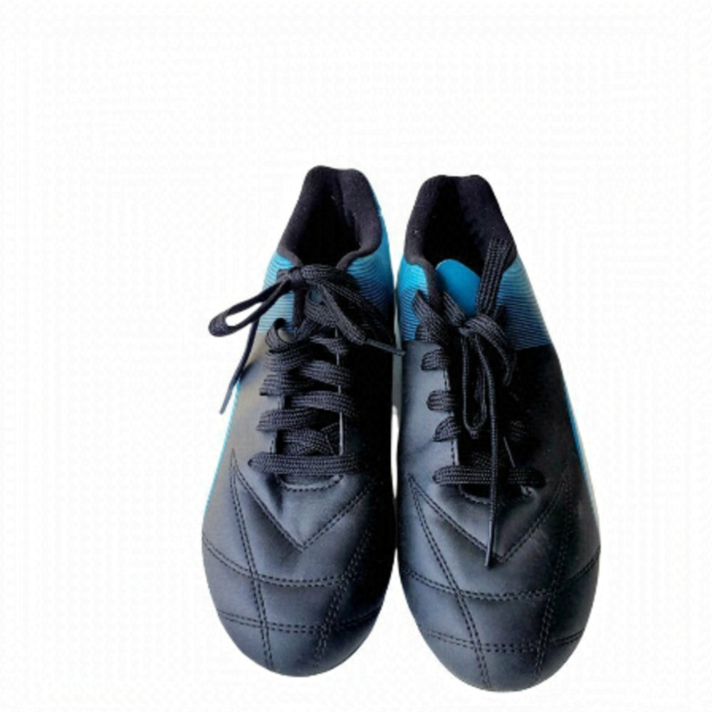 PUMA soccer blue-Black trainers cleats. size 7